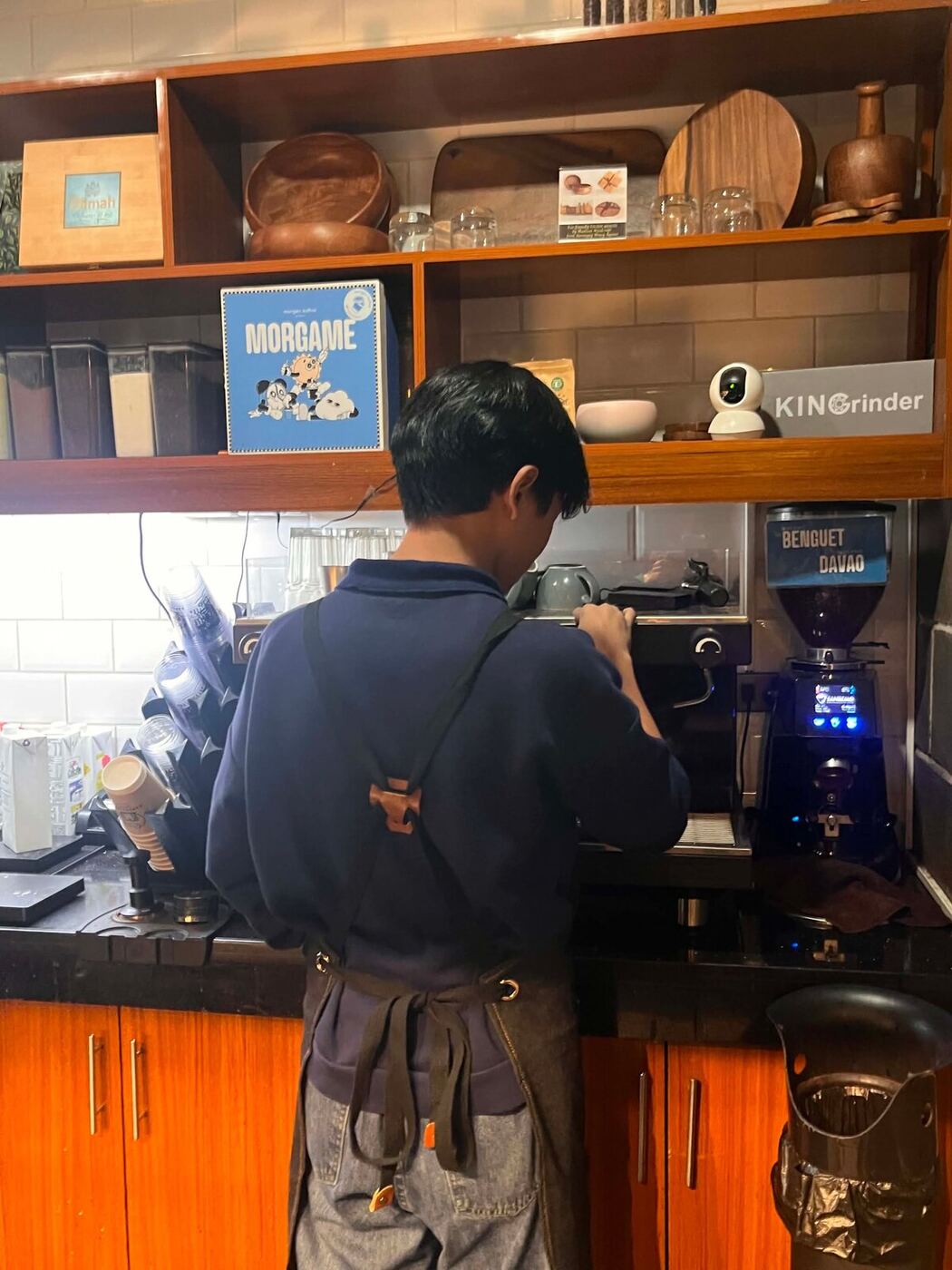 A barista working the espresso machine at the Kapebaluan bar